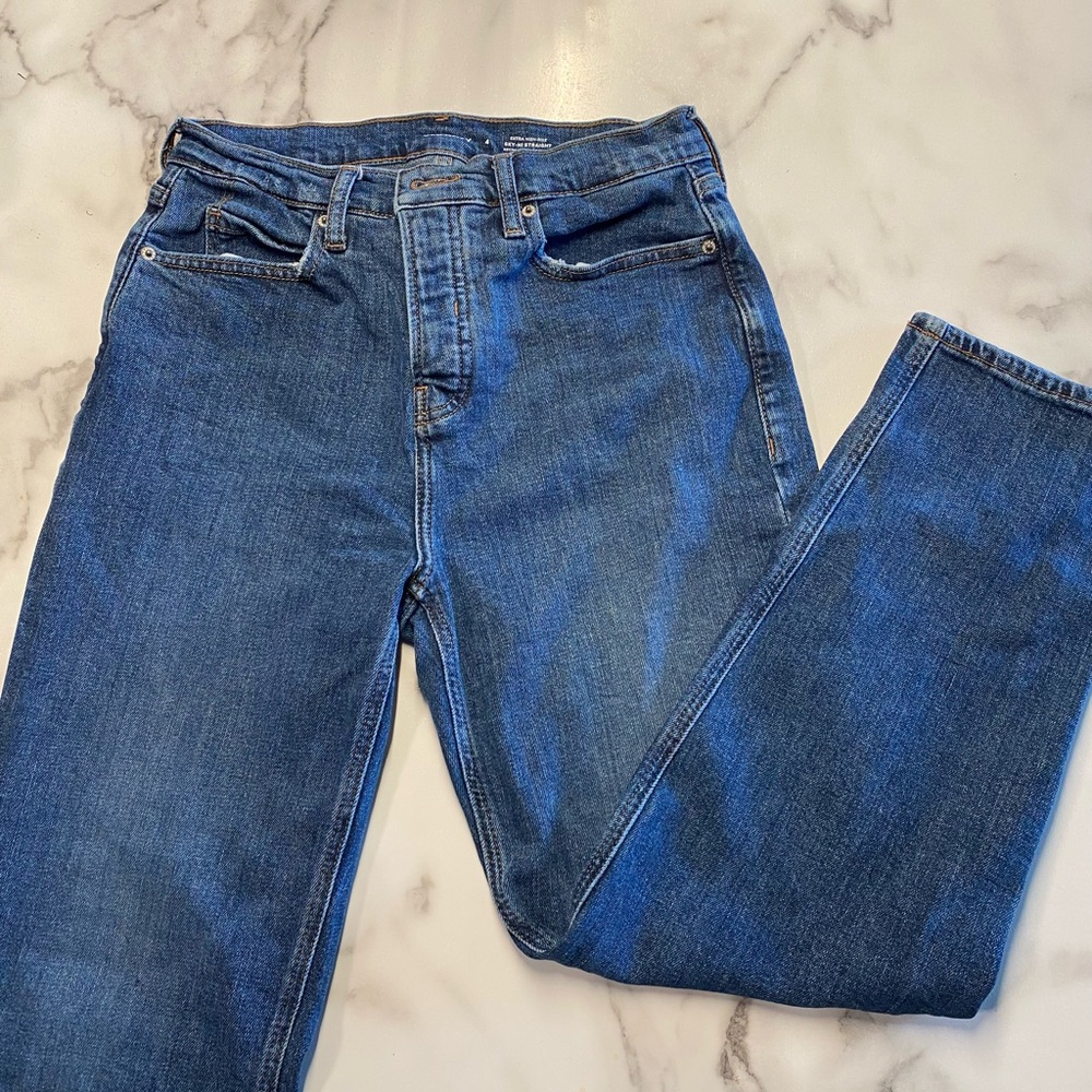 Old Navy Extra High Rise Sky Hi Straight Jeans Size 4